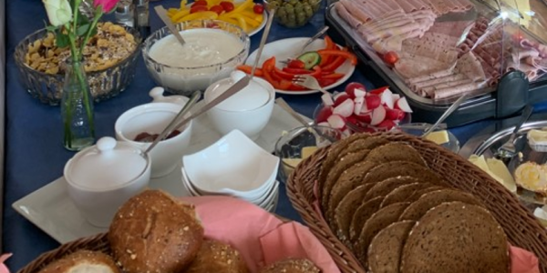 Sonntagsfrühstück im Sommerhof