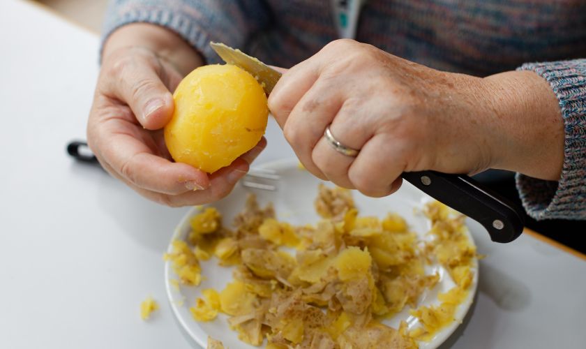 Kartoffeln schälen