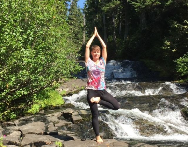 Foto: Yoga am Gebirgsbach