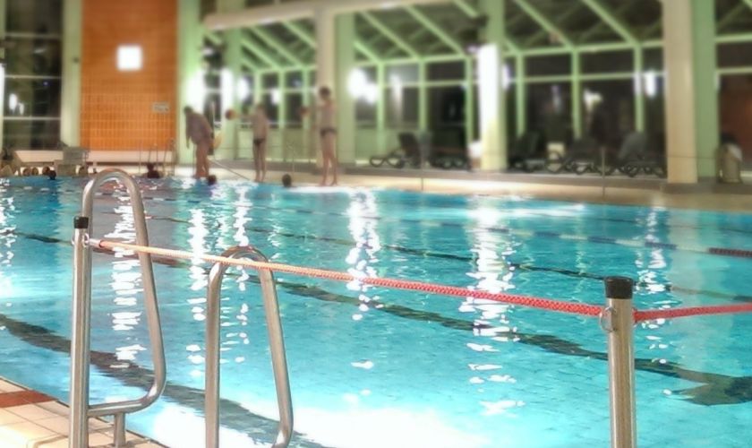 Schwimmbecken